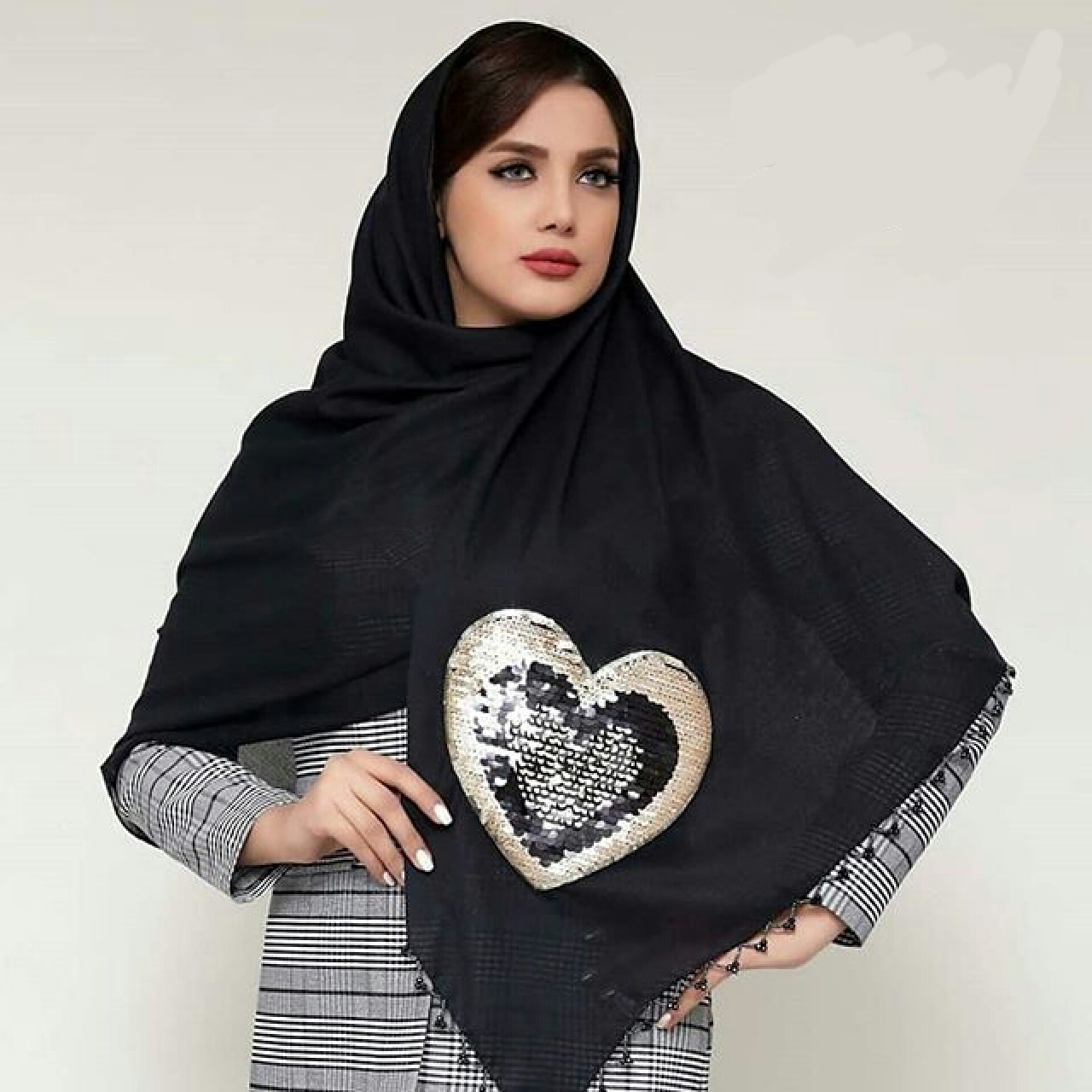 روسری استیکر طرح قلب کد 00501