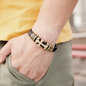 دستبند چرم صلیب طلایی کد H-5550