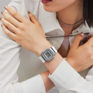 ساعت مچی دیجیتال زنانه کاسیو مدل GM-S5600LC-7DR