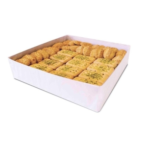 شیرینی نان کنجدی و پسته ای جعبه مقوایی سنتی یزد 