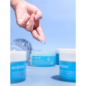 کرم سوپر آبرسان و مرطوب کننده میزون حجم 230 میلی لیتر