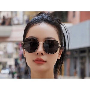 عینک آفتابی زنانه پولاریزه karen bazaar A0706 Polarized sunglasses TR