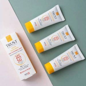 کرم ضد آفتاب رنگی تراست SPF 50 حجم 40 میل