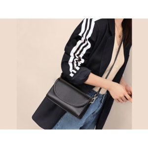 کیف دوشی و کراس بادی زنانه چرم با طراحی ساده women's crossbody bags 2023 new style genuine leather V90183