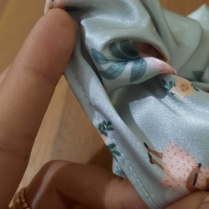 کش مو زنانه مدل اسکرانچی ساتن ابریشم طرح فرشته