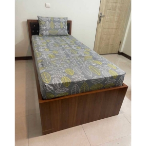 ملحفه کشدار تک نفره طرح برگ ماکائو سایز 90*200 سانتی متر