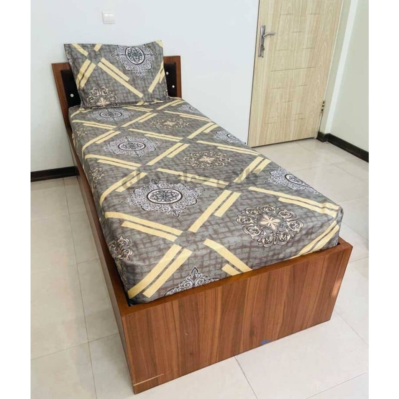 روتختی کشدار تخت تک نفره 90*200 سانتی‌متر طرح امپراطور