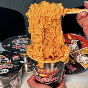 نودل لیوانی سامیانگ طعم مرغ تند رامن 70 گرم