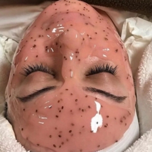 ماسک صورت هیدروژلی مینایر مدل گل رز بلغاری سفید کننده و بهبود دهنده پوست وزن 100 گرم