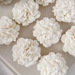 شمع مدل گل میخک بسته ۴ عددی حجم 60 گرم