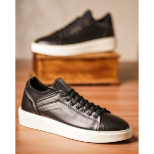 کفش مردانه چرم نعمتی اسپرت مدل pimenta  بندی جورابی مشکی زیره سفید