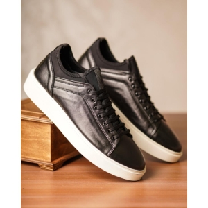 کفش مردانه چرم نعمتی اسپرت مدل pimenta  بندی جورابی مشکی زیره سفید