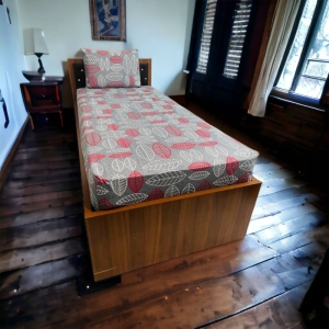 ملحفه تخت یکنفره کشدار Cheshik + روبالشی مدل ماکا تترون نساجی بروجرد