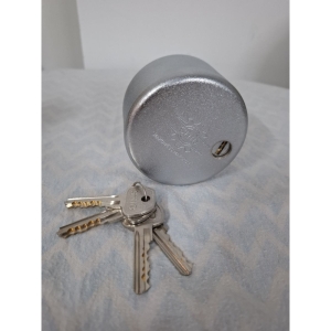 قفل گرد شید با کلید ۲ شیار پله ای - سایز 85*50 براق