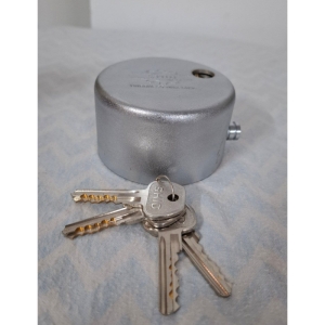 قفل گرد شید با کلید ۲ شیار پله ای - سایز 85*50 براق