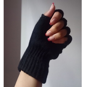 دستکش بافتنی مدل نیم انگشتی کد 893