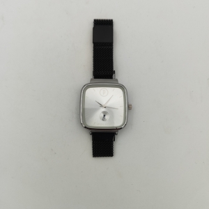 ساعت مچی عقربه ای زنانه پلیس مدل f5