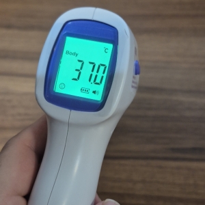تب سنج و دما سنج غیر تماسی مدل AD801