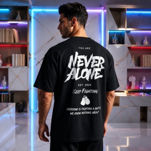 تیشرت مردانه قواره باکسی طرح  NEVER رنگ مشکی 
