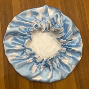روبالشی ساتن ابریشم مدل هیلو طرح ابر به همراه کلاه خواب و چشم بند و کش مو