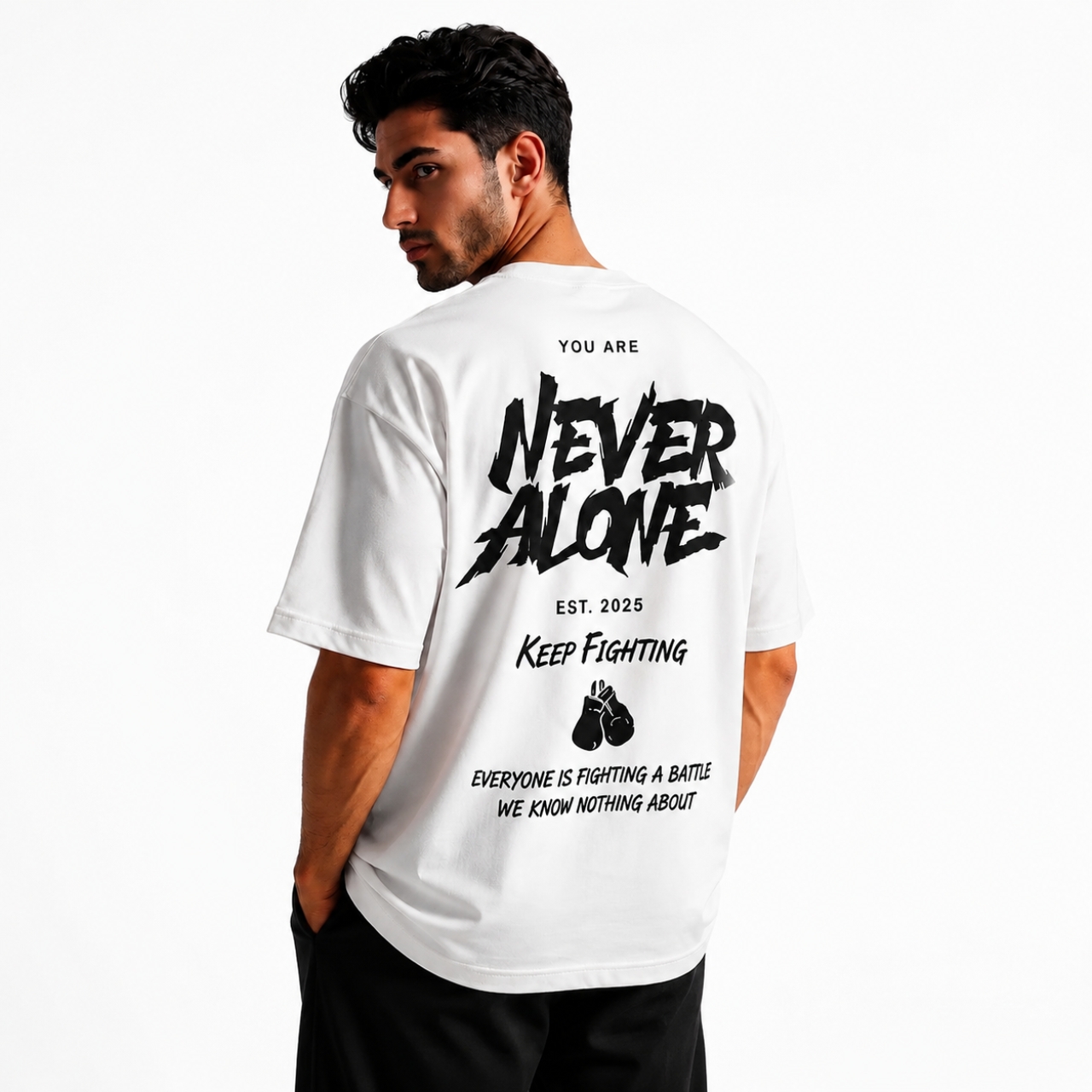 تیشرت مردانه قواره باکسی طرح  NEVER رنگ سفید 