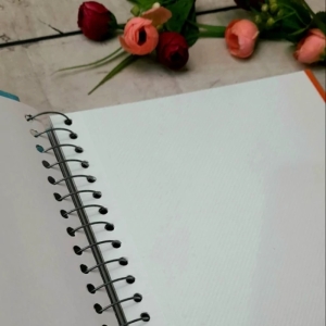 آلبوم عکس چسبی با روکش سلفون ۳۰ برگ طرح پولکی آبی خاص